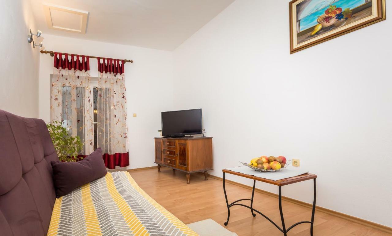 Apartment Leut With Spacious Terrace And Sea View Slatine Bagian luar foto