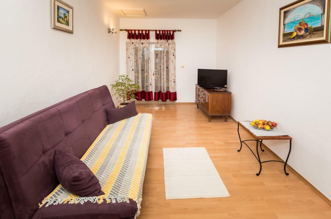 Apartment Leut With Spacious Terrace And Sea View Slatine Bagian luar foto