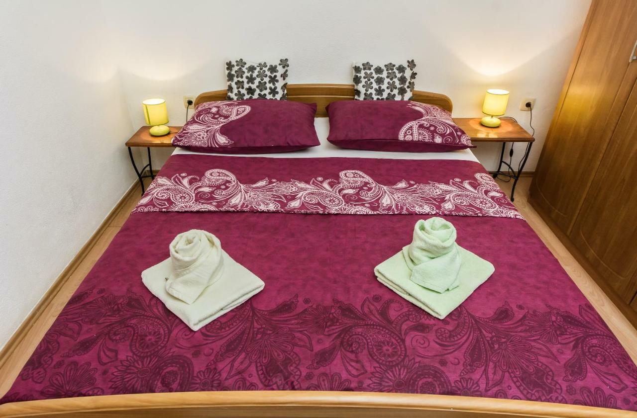 Apartment Leut With Spacious Terrace And Sea View Slatine Bagian luar foto