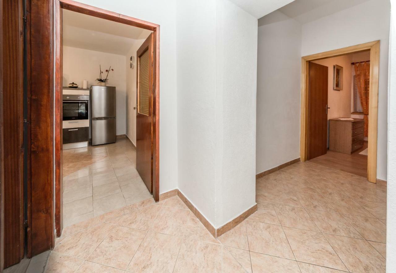 Apartment Leut With Spacious Terrace And Sea View Slatine Bagian luar foto