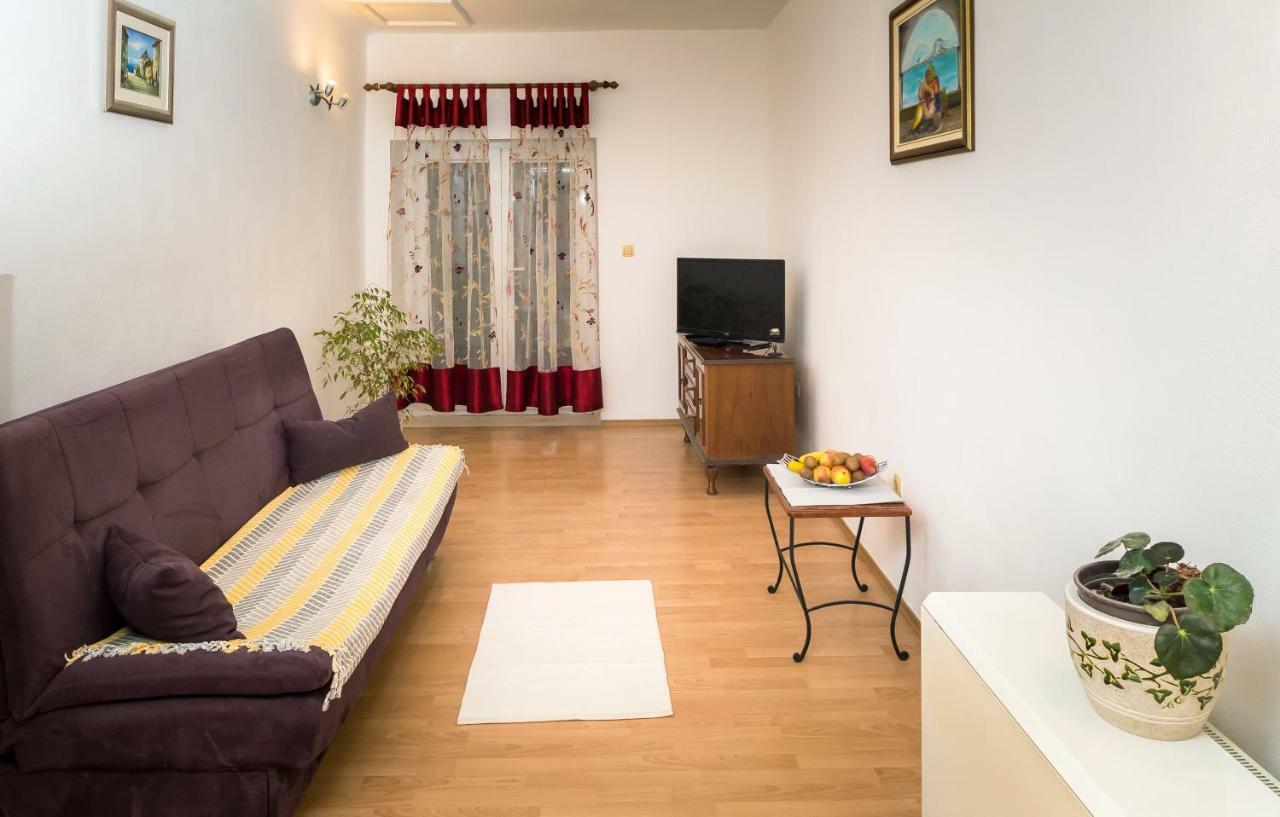 Apartment Leut With Spacious Terrace And Sea View Slatine Bagian luar foto