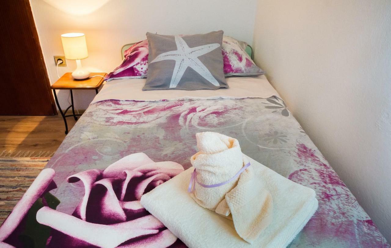 Apartment Leut With Spacious Terrace And Sea View Slatine Bagian luar foto